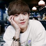 [EXO] <b>찬열이</b>는 흑발이 잘 어울린다 생각 했는데 이 머리는 ㅈㄴ...