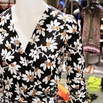 봄을 부르는 아이템! DVF 랩드레스