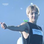 [시우민] 어깨에 새싹이 돋은 시우민 ㅇ0ㅇ;;