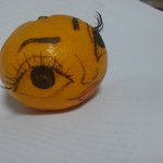 귤한테 얼굴만들어줬어