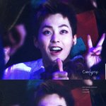 [시우민] 단체사진찍는데 씹덕 시우민 꺄악!!