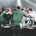 [EXO] 대상도 받고 밤이라 <b>센치</b>해져서 올리는데