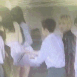 [시우민] 마이크 <b>공손</b>하게 주는 햄찌 시우민>.<