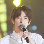 [백현] 휜<b>셔츠</b> 백현 고화질 ~ 포카리