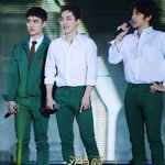 [시우민] 옹? 울 시우민 손가락에 <b>반창고</b>가?