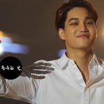 [EXO] 카이 턱에 <b>왕뾰루지</b>난거 짜주고싶어