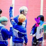 [방탄소년단] 맨앞에<b>여성분</b>이 팬대표??