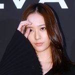 행사장에서의 우아한 크리스탈 패션!