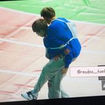 [방탄소년단] 태형이가 <b>석진이</b> 업는 사진 뜸