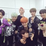 [방탄소년단] 너무 감동 먹어서 하나 쓰고 가요 :)