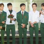 [EXO] 쪼끄만한애들 <b>다섯</b>이 쭈르륵