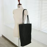 <b>코트</b>에 숄더백들면이상해?