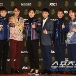 [EXO] 왜 <b>반쪽</b>만 입혀놓고 지랄이야