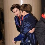 [시우민] 동생 <b>부축</b>받는 시우민 ㅠㅠ