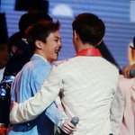 [EXO] <b>밍</b>서기 <b>오</b>뉴선배한테 방싯방싯 거린다