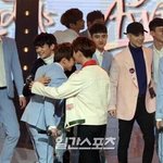 [EXO] 오뉴미노 민석이 <b>토닥</b>해줌
