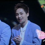 [시우민] <b>팬들</b> 따뜻하게 쳐다보는 시우민