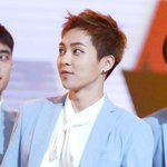 [EXO] 누가 시우민한테 <b>리본</b>줬냐