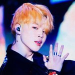 [방탄소년단] 이거 <b>지민이</b> 목에 뭐 붙은거얔ㅋㅋㅋㅋㅋㅋ??