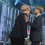[EXO] 헐 무대뒤에서 <b>연애질</b>하다 걸렸네ㅋ