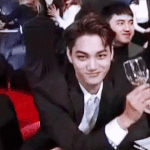 [EXO] 웨이터: 3번 테이블에서 보내는 한잔입니다