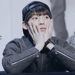 <b>스냅</b>백으로 멋낸 男 아이돌