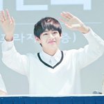 [방탄소년단] 남준이가태형이 귀여워하는거같음..