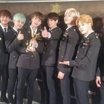 [방탄소년단] 우리 태태 팬싸같은곳에서 억지로 <b>박수</b>치는짤 갖고있ㄴ 이삐??