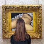 [19] 그녀는 <b>명화</b> 감상 중...