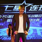 [댓글부탁해] 여고생파이터 최홍만과 깜짝 사진촬영