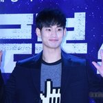 김수현 작은 얼굴