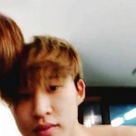 [아이콘] 한빈이..<b>쇄골</b> 넘나 이쁜 것ㅠㅠㅠㅠ