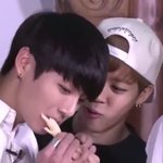 [방탄소년단] 사진추가++ 정국이 <b>닭발</b>잘먹는다...신기해