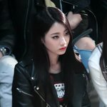 무표정 <b>포스</b> 장난 아닌 女 아이돌
