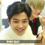 신인 남자 아이돌인데 <b>미소</b>가 아주 그냥 녹여주네요