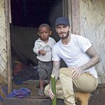 <b>난민</b> 캠프 방문한 베컴