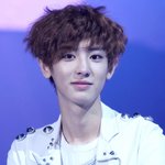 애교살이 <b>두둑</b>한 男 아이돌