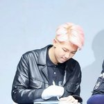 [방탄소년단] 런치란다 <b>찬양</b>글 찾아보고 있는데 ㄹㅇ 쿠크깨진다