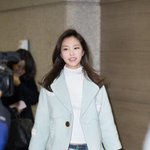 [댓글부탁해] 민트<b>색코트</b> 손나은 화보찍으러 하와이행