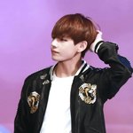 [방탄소년단] 아아...태태 입은 스카쟌