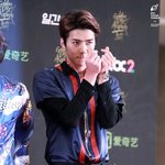 [EXO] 이거 골디 의상이었지? 이 <b>날</b>만 <b>생각</b>하면