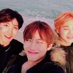 [방탄소년단] <b>바다</b> 갔다고 한명씩 올리는거 봐