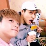[아이콘] 얘들아...