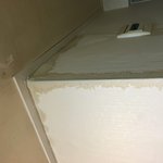 [꼭댓글부탁] 천장누수로 인한 <b>벽지</b> 얼룩, 집주인이 새로 안해준다고...