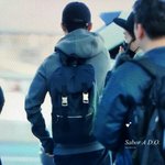 [EXO] ㄹㅇ경수는공항나오기전에옷입을때