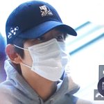 [백현] 백현이 <b>미국도착</b> 두리번큥 졸귀 ㅋㅋ