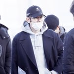 [백현] 백현이 바지치켜올리는거<b>포착</b>