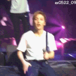 [시우민] 시우민 발<b>동동</b>>.< !!!!!!