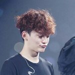 [EXO] 이 상태에서 볼 붙잡고 <b>입술</b>박치기하면