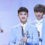 [EXO] 야 근데 도경수 요즘 살 엄청 빠지지 않았냐?